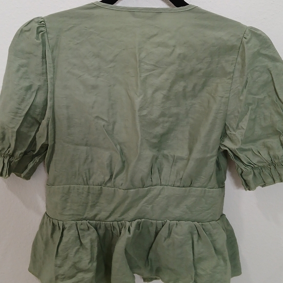 SHEIN xs small button down green blouse v neck fairy / cottage core ✨️🧚‍♀️ - Picture 3 of 4